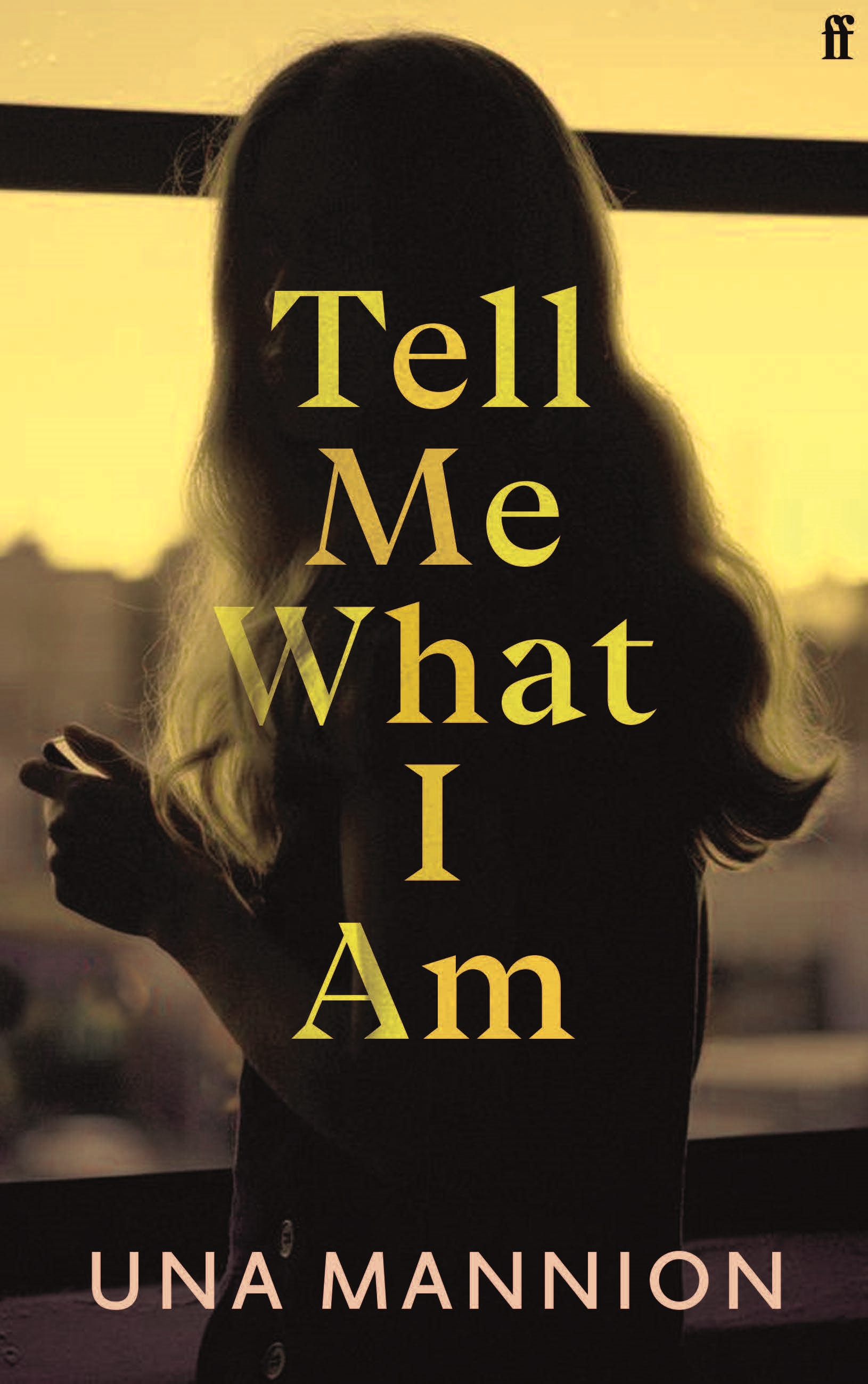 Una Mannion - Tell Me What I Am: ´Beautiful, haunting.´ LOUISE KENNEDY - 9780571358779 - V9780571358779