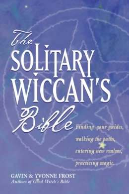 Gavin Frost - The Solitary Wiccan's Bible. Finding Your Guides, Walking the Paths, Entering New Realms, Practicing Magic.  - 9781578633135 - V9781578633135