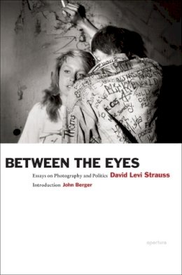 David Levi Strauss - Between the Eyes: Essays on Photography and Politics - 9781597112147 - V9781597112147