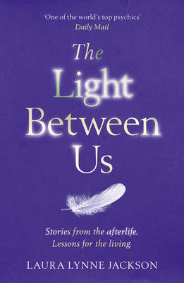Laura Lynne Jackson - The Light Between Us: Lessons from Heaven That Teach Us to Live Better in the Here and Now - 9781784751067 - V9781784751067
