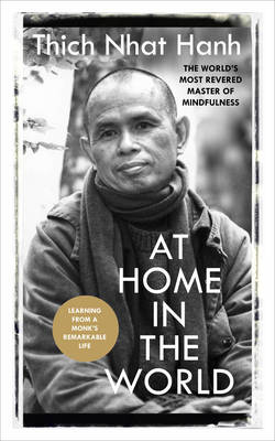 Thich Nhat Hanh - At Home In The World: Stories and Essential Teachings From A Monk´s Life - 9781846045325 - V9781846045325
