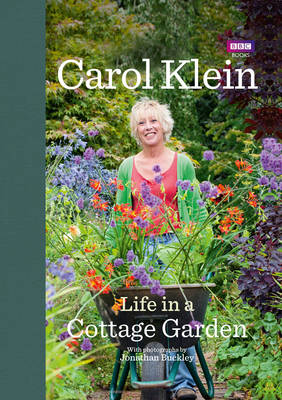 Carol Klein - Life and Death in a Cottage Garden: My Gardening Year. Carol Klein and Jonathan Buckley - 9781846078712 - V9781846078712