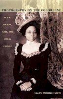 Shawn Michelle Smith - Photography on the Color Line: W. E. B. Du Bois, Race, and Visual Culture - 9780822333432 - V9780822333432