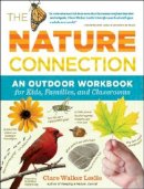 Clare Walker Leslie - The Nature Connection: An Outdoor Workbook for Kids, Families, and Classrooms - 9781603425315 - V9781603425315