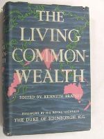 K. (Ed.) Bradley - The living Commonwealth -  - KEX0269714